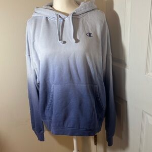 Champion Relaxed Fleece Dye Hoodie.